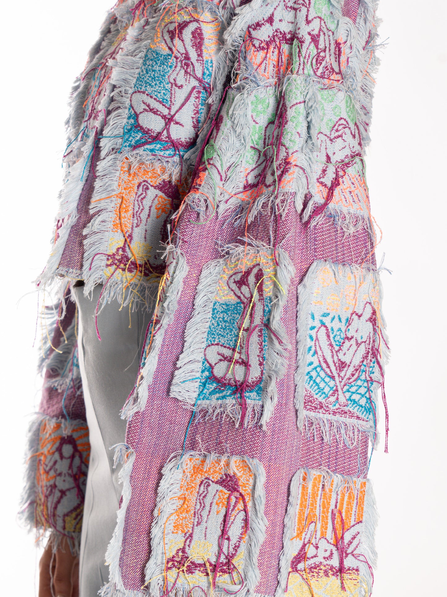 Maglia ricamata con maniche lunghe