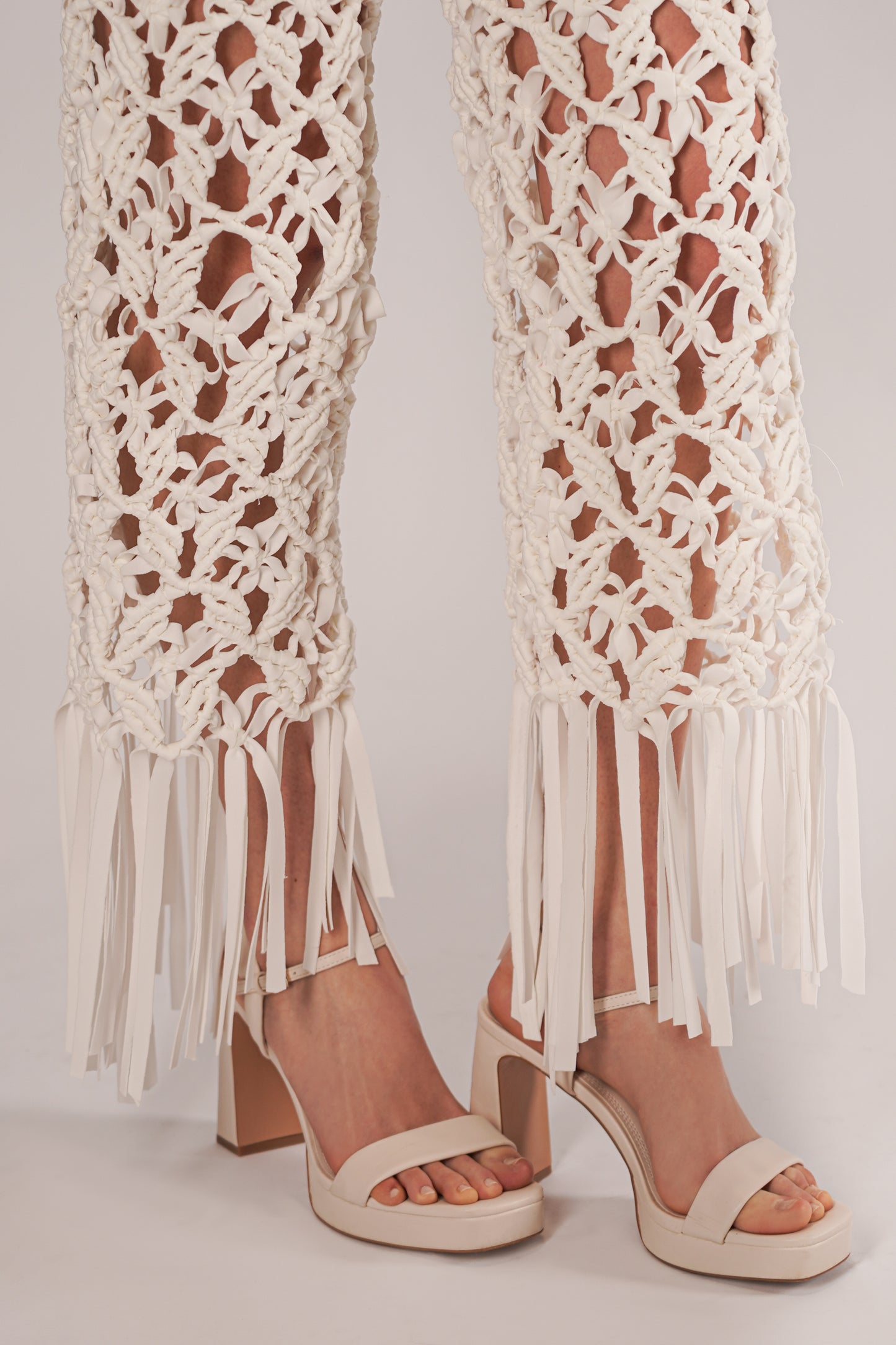 Pantaloni lunghi con macramè