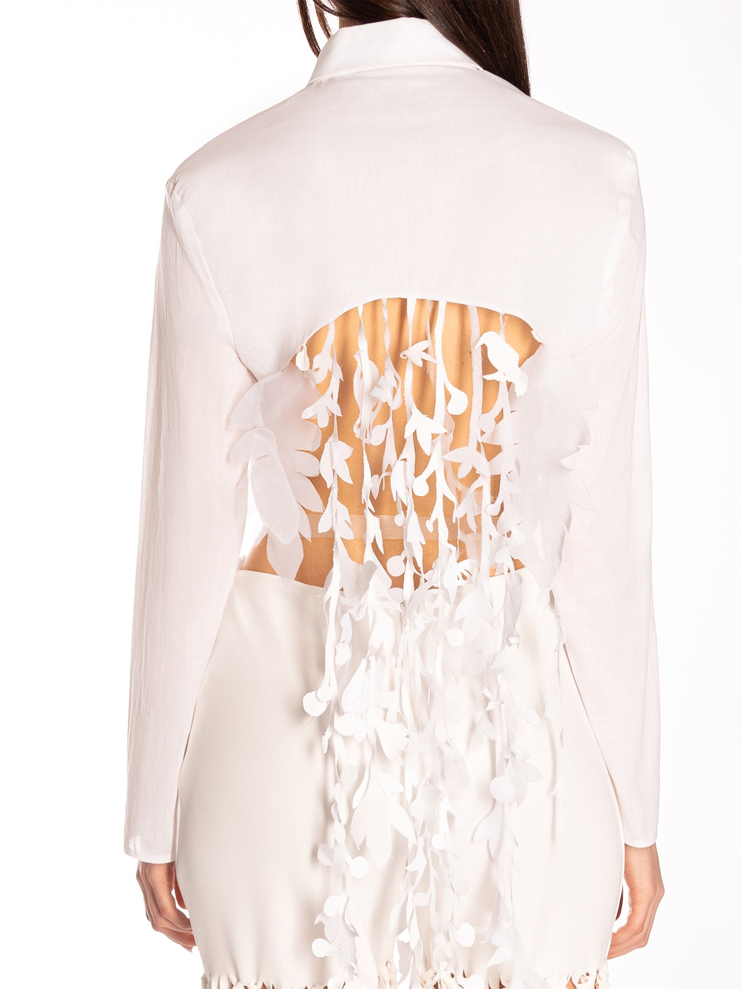 Camicia corta con frange tessili