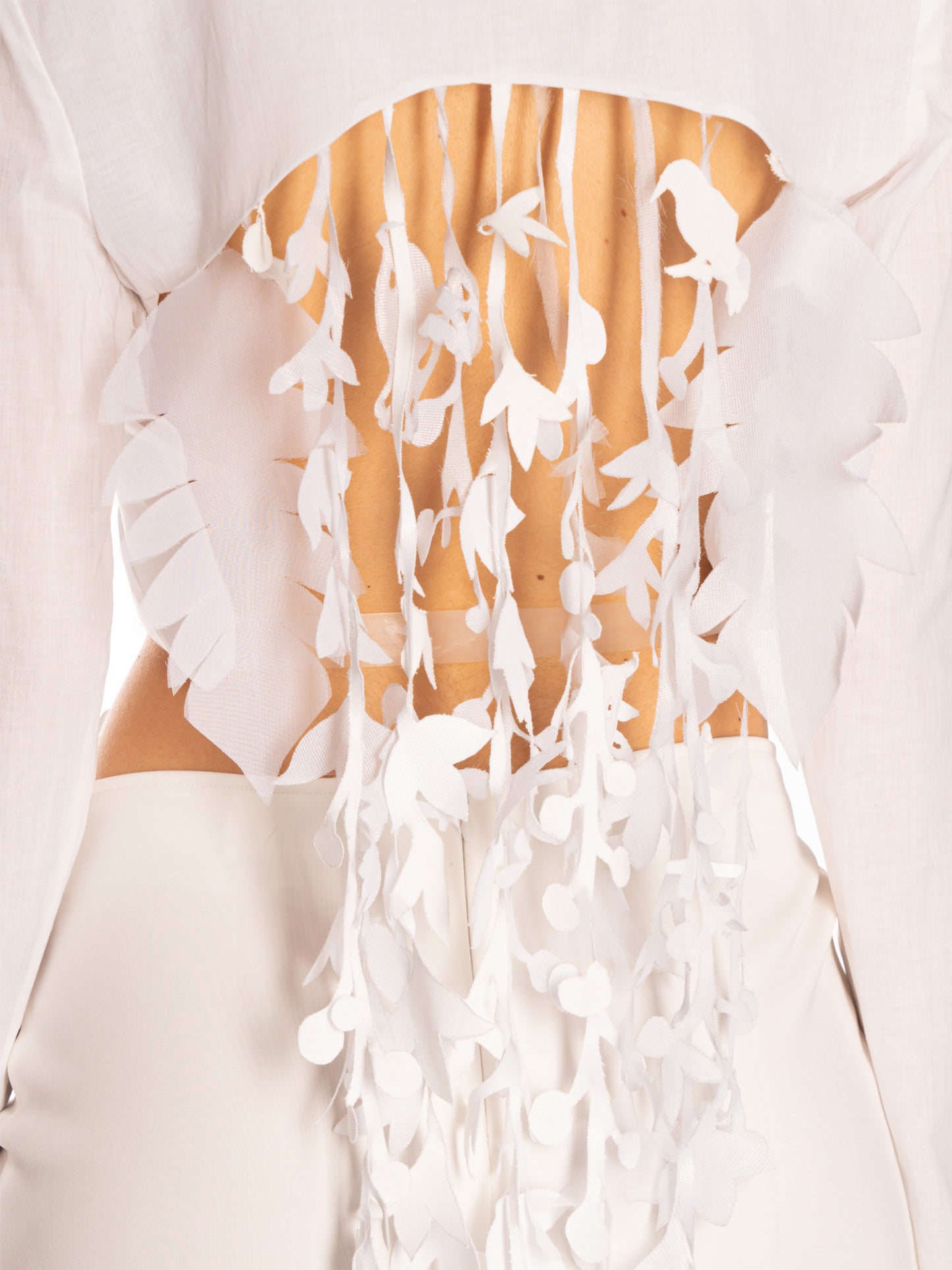 Camicia corta con frange tessili