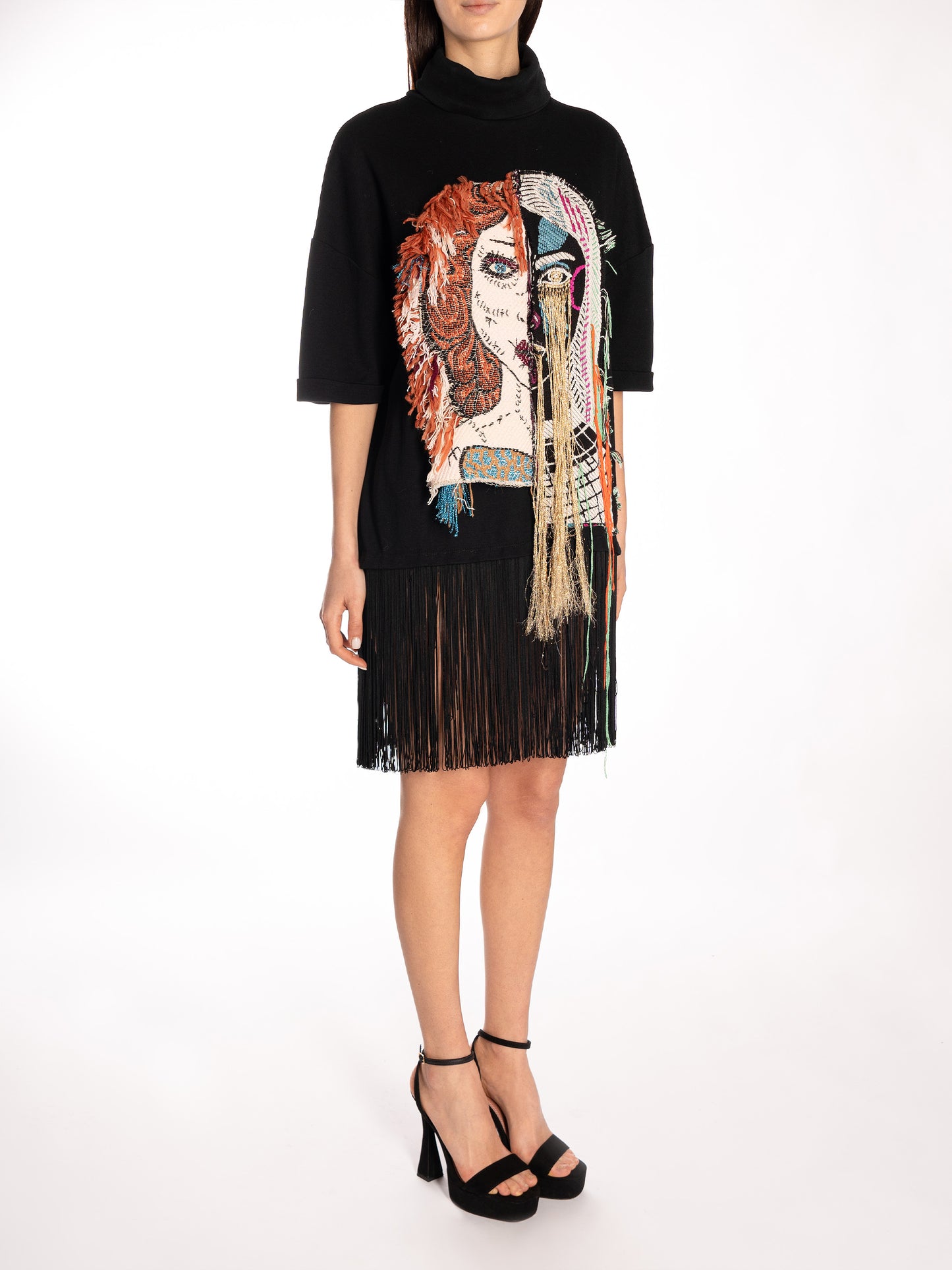 Maglia oversize con ricamo e frange